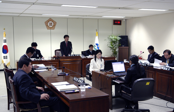 제1회 추가경정예산안 심의