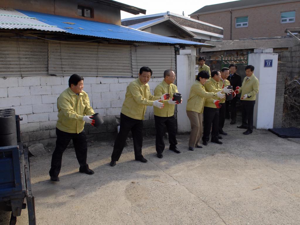 음성군의회  연탄배달 봉사활동