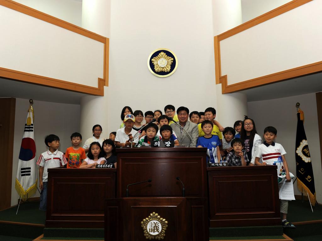 남신초등학교 학생 음성군의회 방문