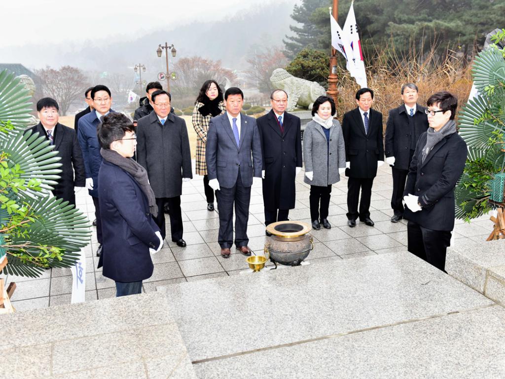 음성군의회 충혼탑 참배