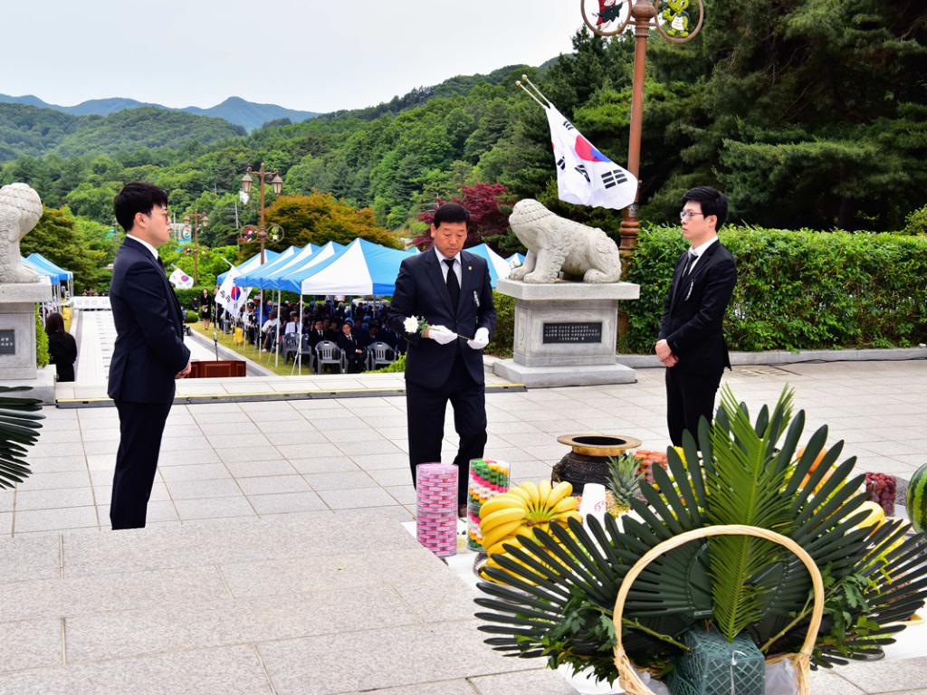 음성군의회, 제62회 현충일 추념식 참석
