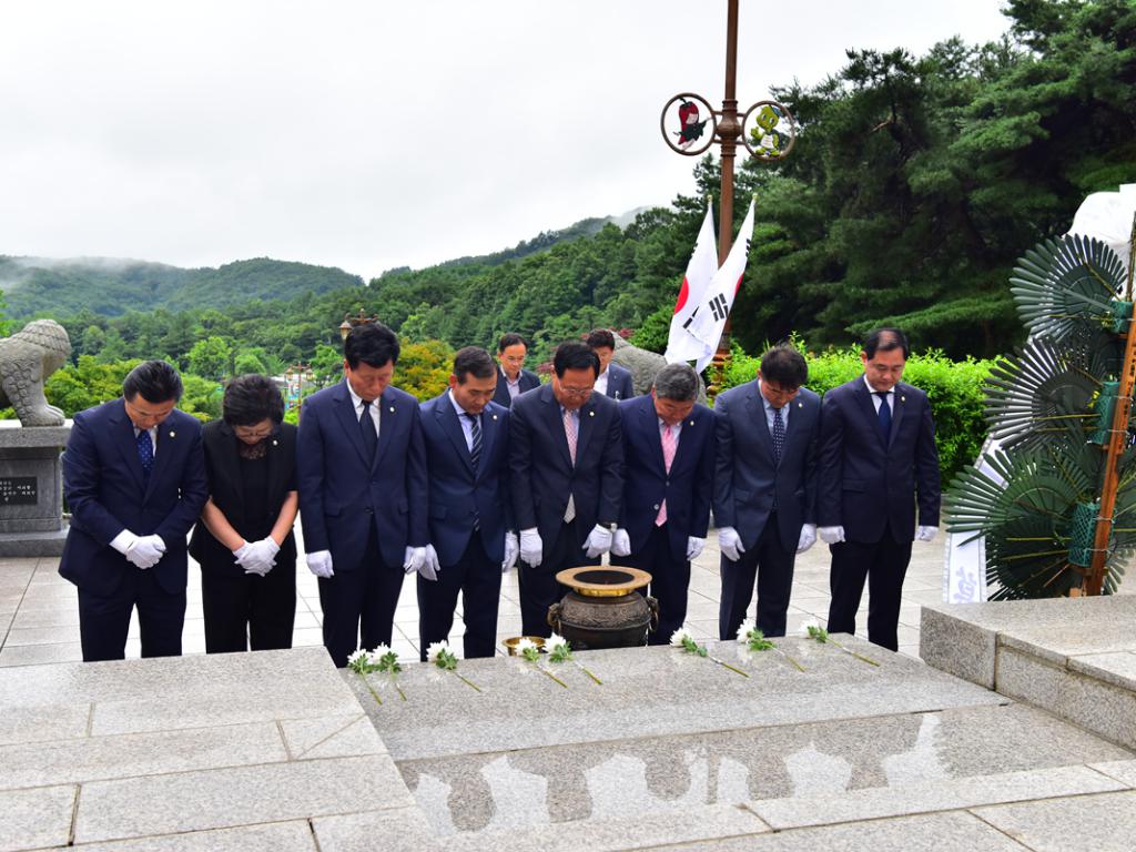 음성군의회 충혼탑 참배