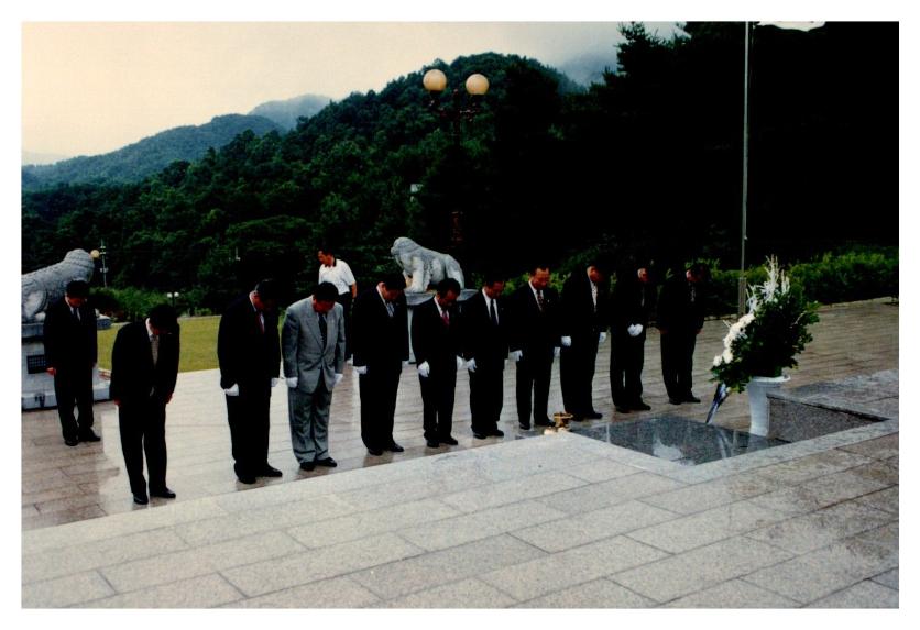 충혼탑 참배