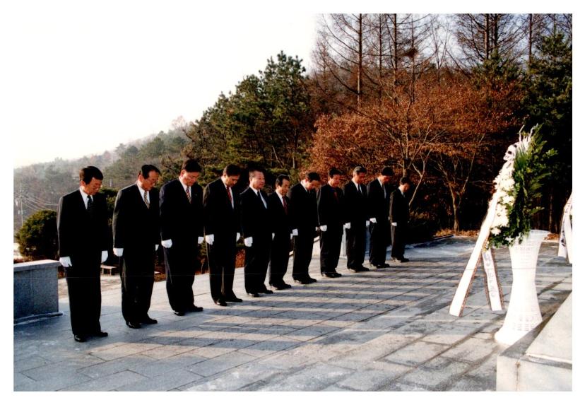 충혼탑 참배