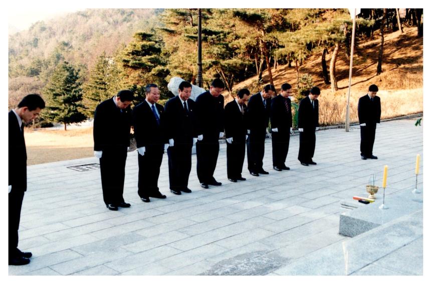 충혼탑 참배