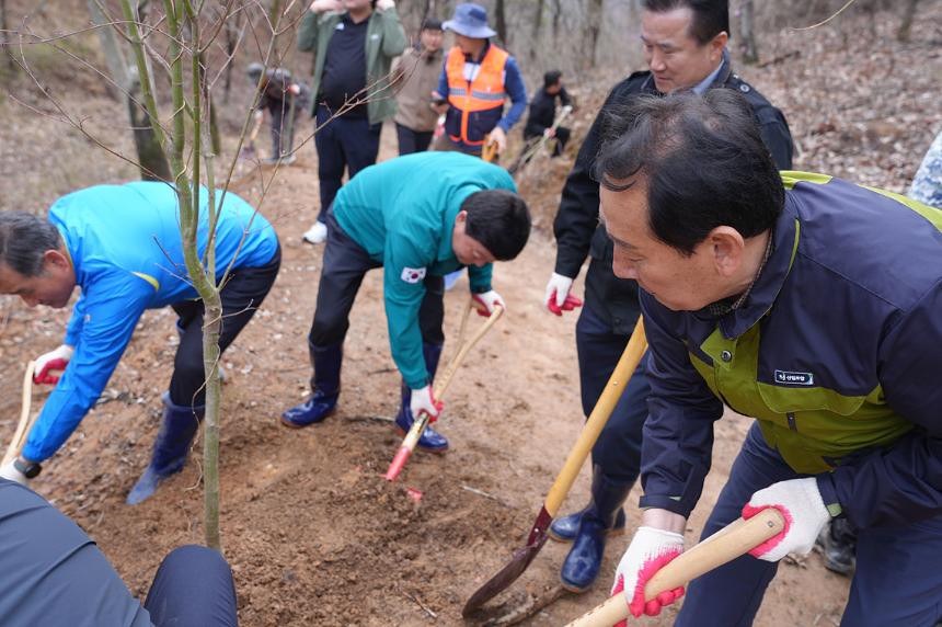 제81회 식목일 '함께하는 군민 행복한 나무심기' 행사